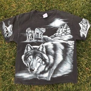 vintage wolf all over graphic tee!!